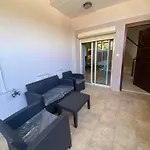 Star 6 Apartment *