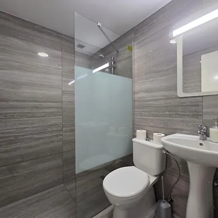 Star 6 Apartment *
